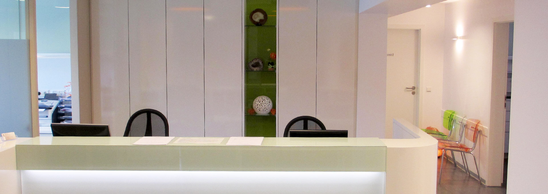 Eingangsbereich Arztpraxis Martin Mühl in Illingen